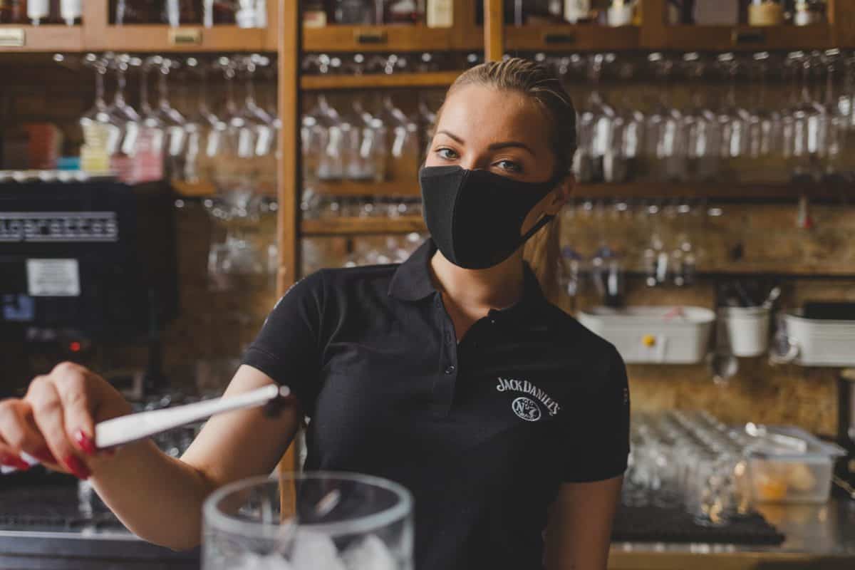La Bodega konobari nose masku Diši sigurno - Diši sigurno